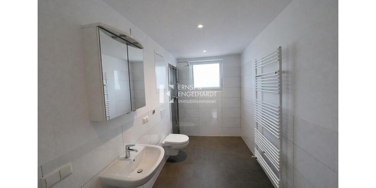 Erdgeschoßwohnung Kitzingen - 5 Zimmer, 112 m&sup2;, 1.100&euro; | Angebot:26253183
