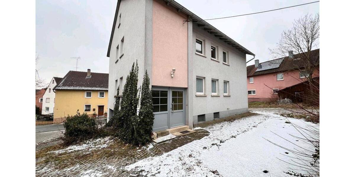 Einfamilienhaus Hagenbüchach - 9 Zimmer, 140 m&sup2;, 950&euro; | Angebot:26048197