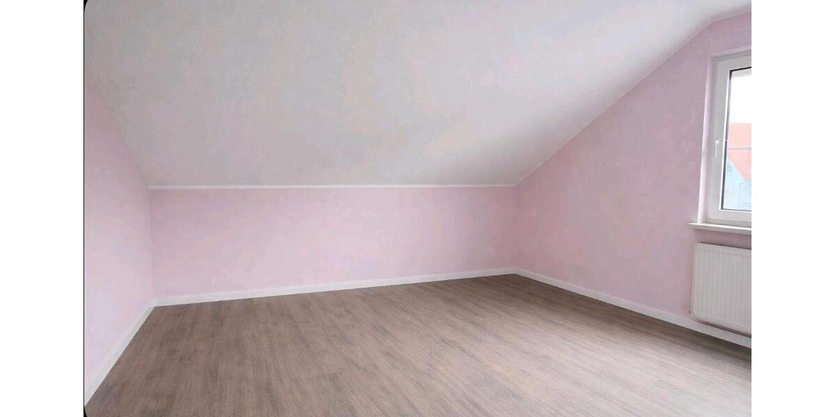 Dachgeschoßwohnung Eckental - 3 Zimmer, 65 m&sup2;, 900&euro; | Angebot:25509719