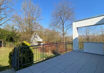 MODERNES REH IM BUNGALOW-STIL MIT GARTEN UND CARPORT IN BELIEBTER LAGE