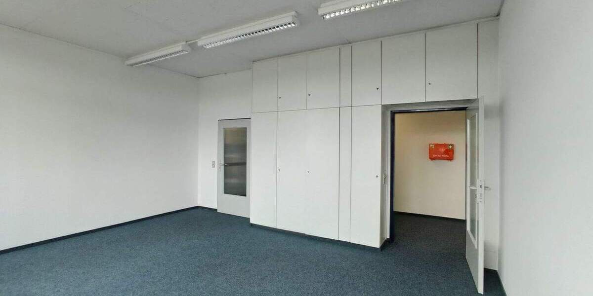 Großzügige Gewerbeimmobilie in Kassel-Waldau zimmer