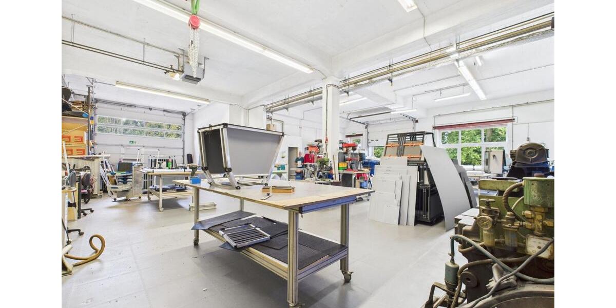 Repräsentative Gewerbeeinheit: Hallen- & Bürofläche in Oerlinghausen zimmer