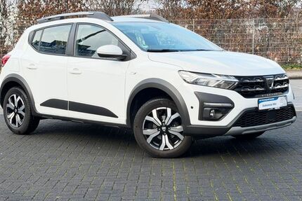 Dacia Sandero 22.400 km 15.699 &euro; Wuppertal 42329