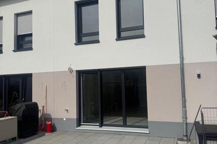 Haus Rodenbach - 5 Zimmer, 141 m&sup2;, 1.950&euro; | Angebot:26548763