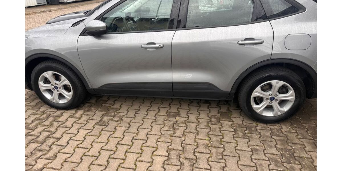 Ford Kuga 60.713 km 17.150 &euro; Kerpen 50170