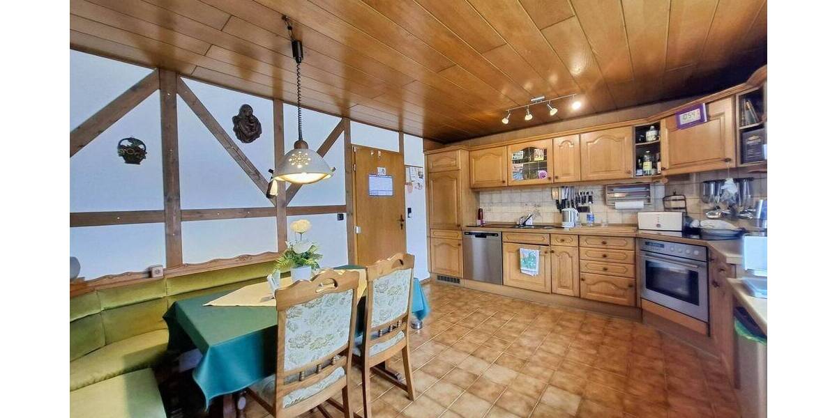 Einfamilienhaus Lich - 9 Zimmer, 245 m&sup2;, 299.000&euro; | Angebot:25685936