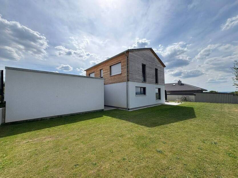 Modernes Familienidyll mit Garten & Photovoltaik: Neuwertiges Einfamilienhaus in Tirschenreuth