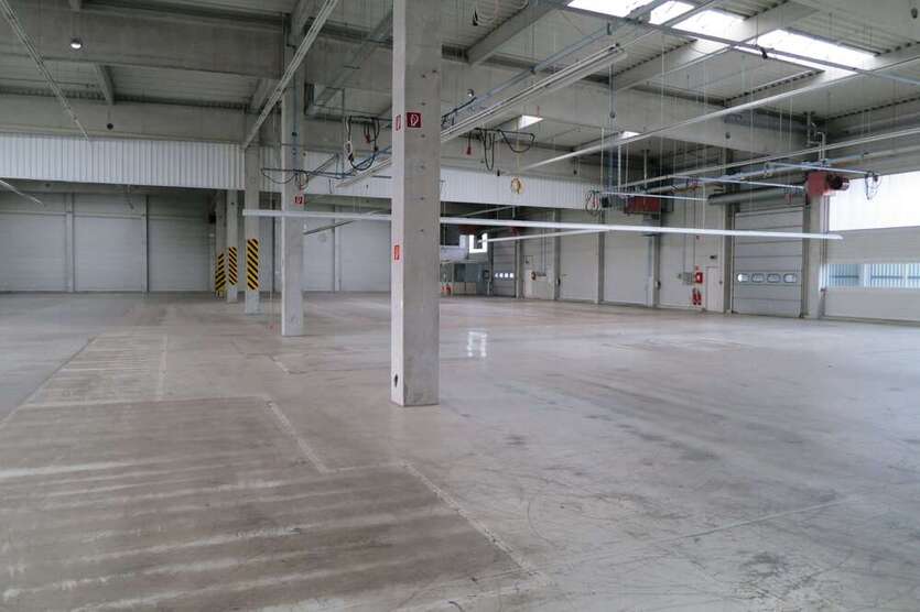 Halle in Meerane 2.800.000 € 2400 m²