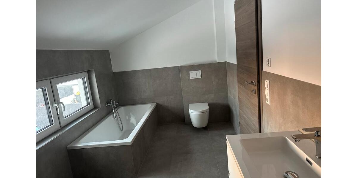 Etagenwohnung Rühen - 3 Zimmer, 100 m&sup2;, 1.000&euro; | Angebot:25352633