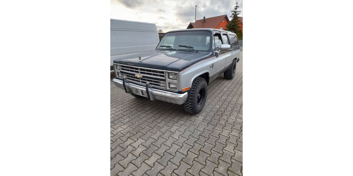 Chevrolet Suburban 77.000 km 10.999 &euro; Offingen 89362