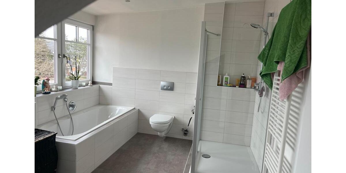 Dachgeschoßwohnung Kaufering - 3 Zimmer, 100 m&sup2;, 1.050&euro; | Angebot:25942833