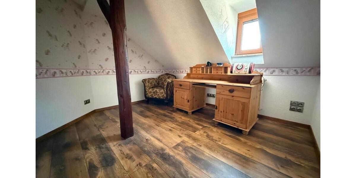 Doppelhaushälfte Treuen - 12 Zimmer, 150 m&sup2;, 180.000&euro; | Angebot:25656852