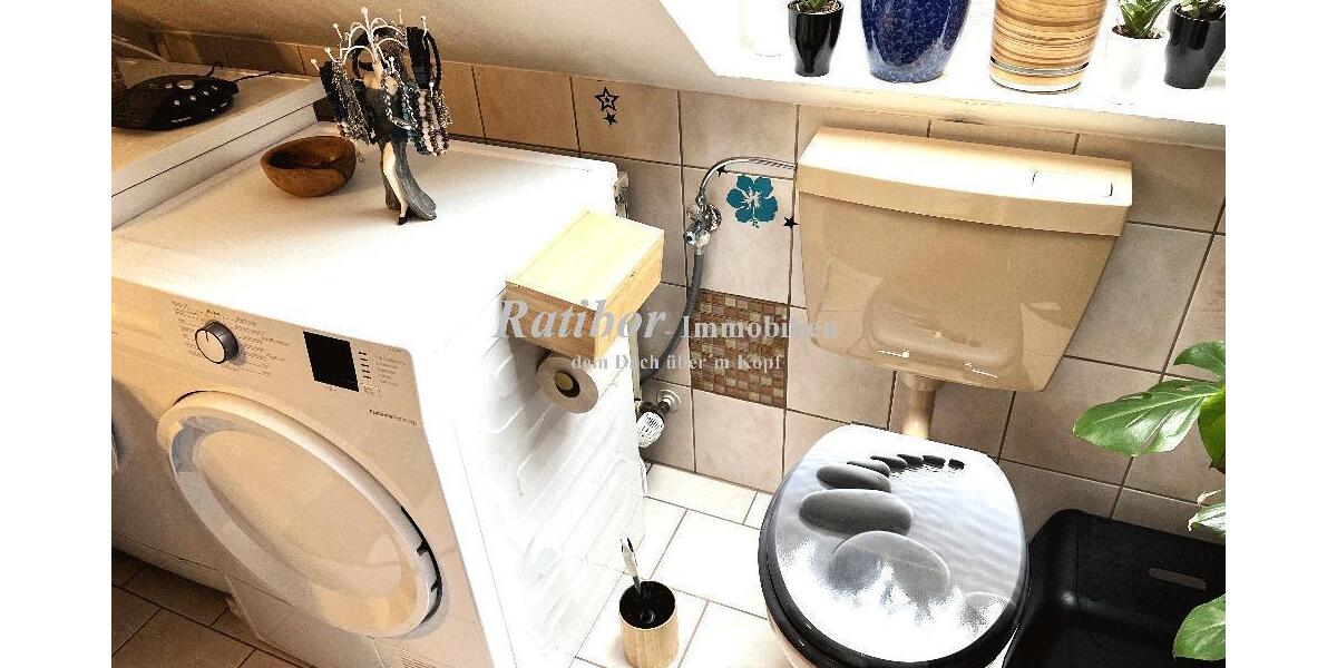 Gut vermietete 2 Zimmer-Mansardenwohnung mit Loggia und Stellplatz in ruhiger Wohnlage RH-Nord - Dachgeschoßwohnung Roth | Angebot:26737653