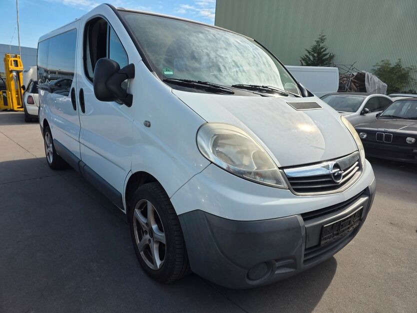 Opel Vivaro 299.000 km 6.200 € Moers 47441