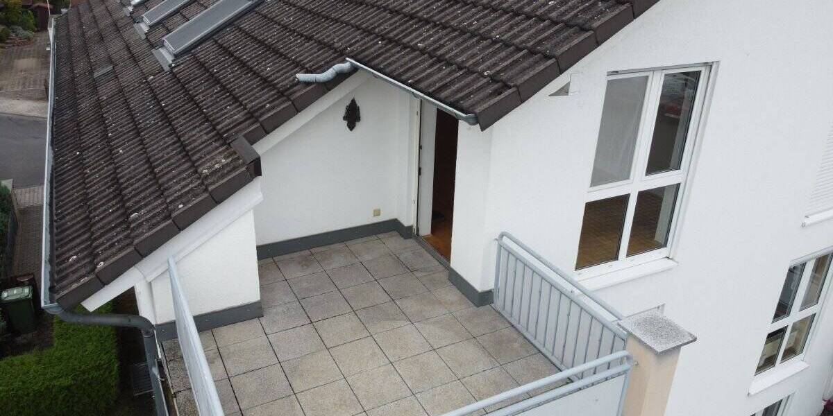 DIETZ: Feine 2-Zimmer-Dachgeschosswohnung mit großem SÜD-WEST Balkon und Einbauküche! 2 zimmer