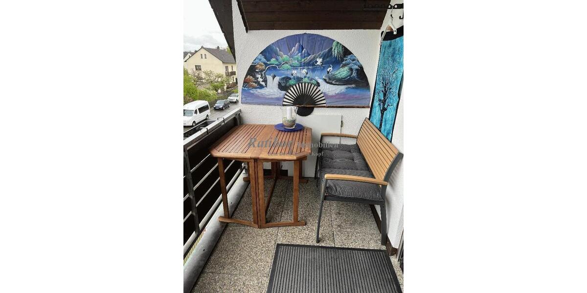 Gut vermietete 2 Zimmer-Mansardenwohnung mit Loggia und Stellplatz in ruhiger Wohnlage RH-Nord - Dachgeschoßwohnung Roth | Angebot:26737653