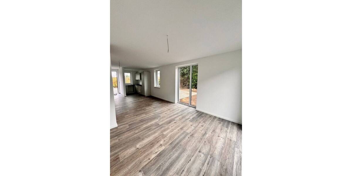 Reihenmittelhaus Bad Segeberg - 5 Zimmer, 104 m&sup2;, 1.700&euro; | Angebot:25536128