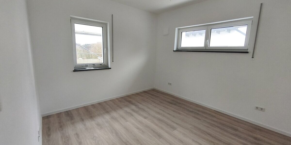 Erstbezug Moderne 4-Zi-Souterrain-Whg WFL 94,5 m² Energiesparhaus QNG Terrasse ab 01.09.2026 zu vermieten! - Etagenwohnung Windischeschenbach | Angebot:27024074