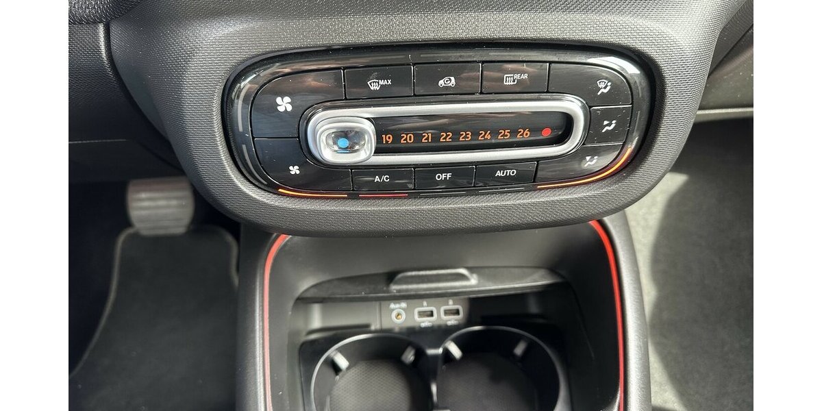 Smart EQ fortwo electric drive EQ Prime Glasdach LED 19.071 km 13.900 &euro; Mainz 55122
