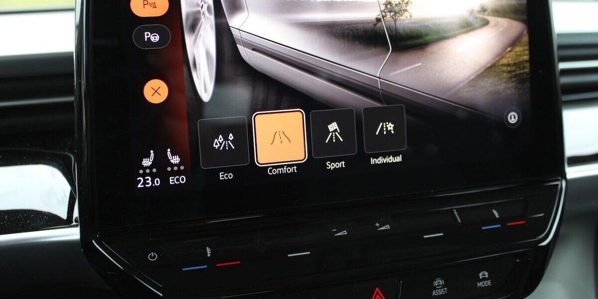 VW ID.Buzz PRO Iq.Light/NAVI/Sitzh./.AHK 43.985 km 45.000 &euro; Höchstenbach 57629