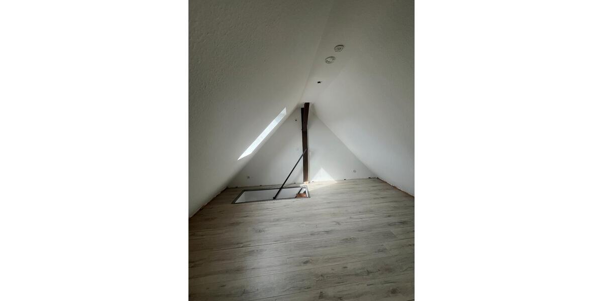 Etagenwohnung Flensburg - 3 Zimmer, 85 m&sup2;, 809&euro; | Angebot:26094605