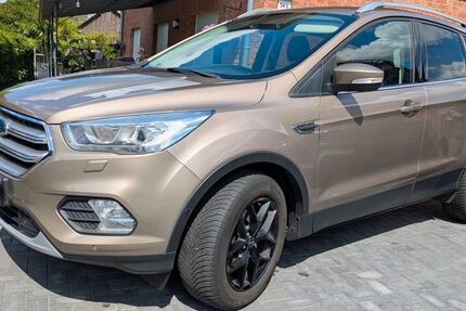 Ford Kuga 125.500 km 12.900 &euro; Oering 23845