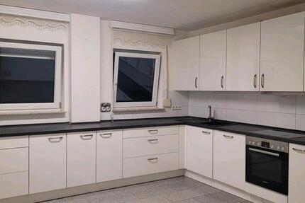 4 Zimmerwohnung 92qm² mit Balkon und zwei PKW Stellplätze zimmer