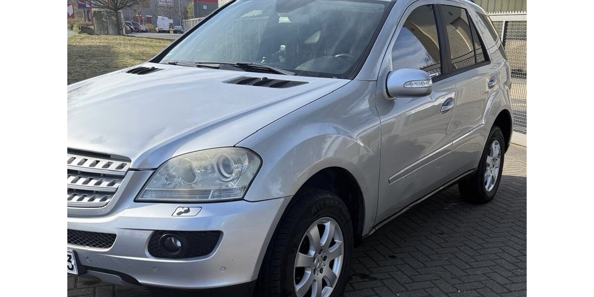 Mercedes-Benz ML 320 265.000 km 2.900 &euro; Erwitte 59597