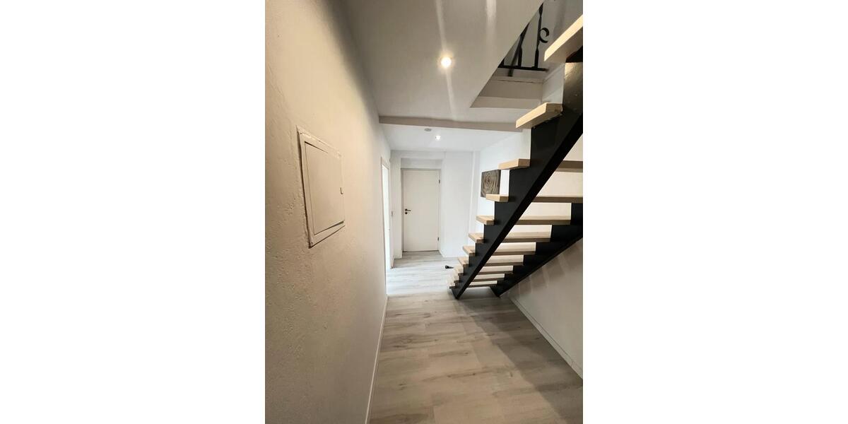 Etagenwohnung Elmstein - 5 Zimmer, 165 m&sup2;, 1.300&euro; | Angebot:26399638