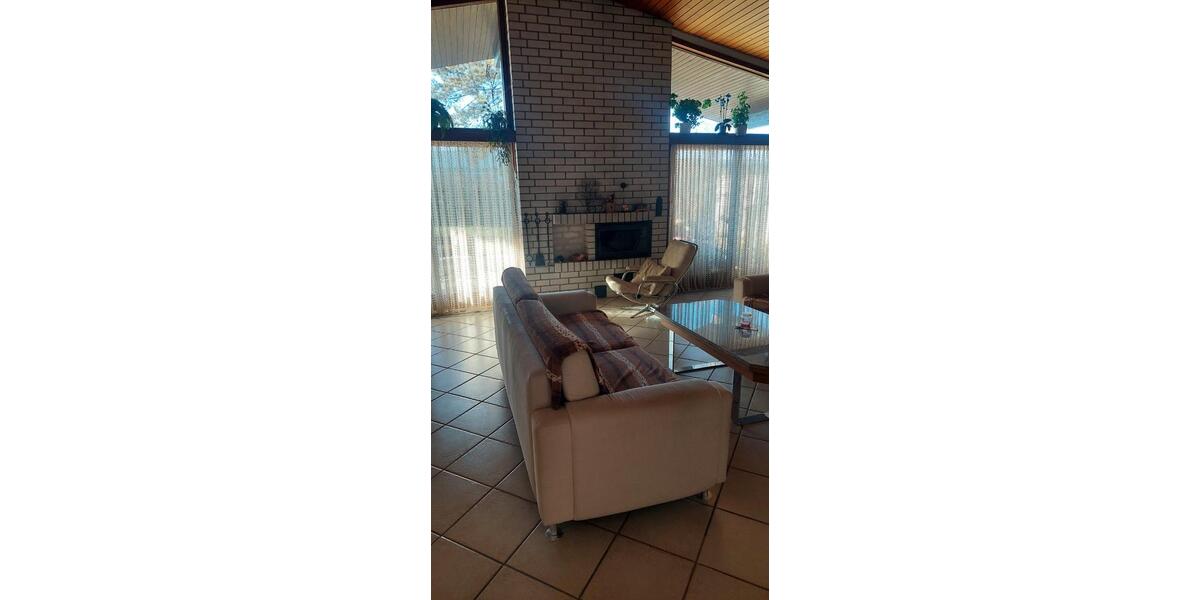 Bungalow Augsburg - 8 Zimmer, 250 m&sup2;, 3.000&euro; | Angebot:23797654