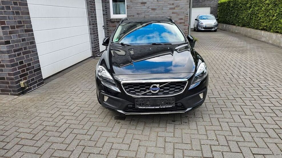 V40 Cross Country