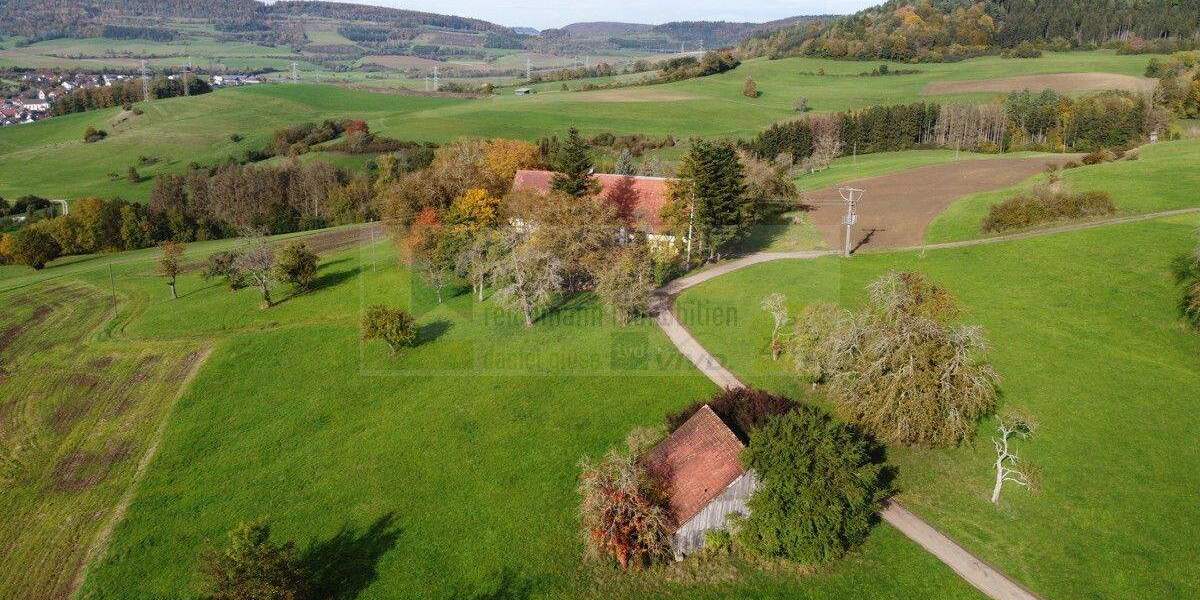 Historischer Doppelbauernhof in traumhafter Alleinlage mit weitem Fernblick und außergewöhnlichem Entwicklungspotenzial ! 8 zimmer