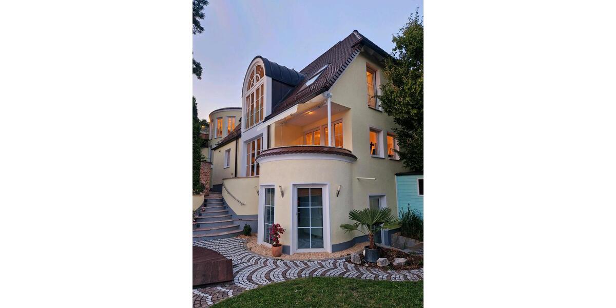 Villa Friedberg - 9 Zimmer, 350 m&sup2;, 8.750&euro; | Angebot:26383341