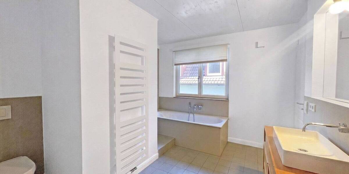 Einfamilienhaus Stuttgart Süd - 5 Zimmer, 215 m&sup2;, 4.500&euro; | Angebot:26779855