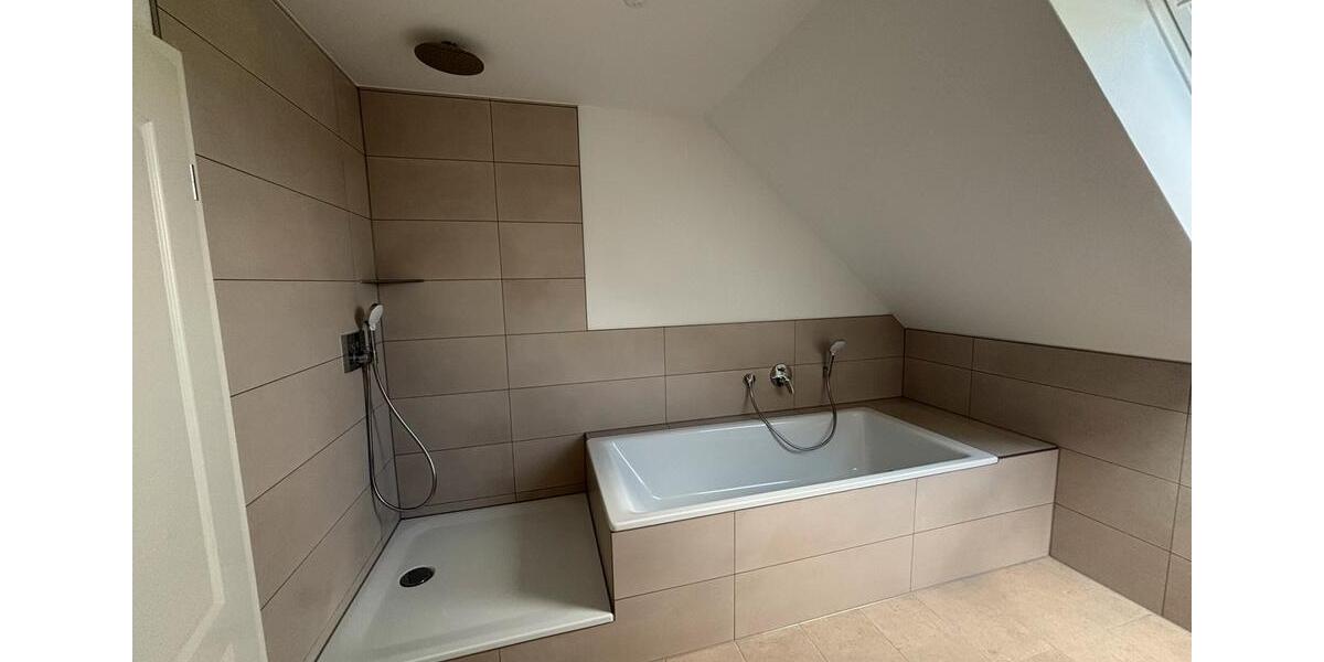 Dachgeschoßwohnung Aukrug - 2.5 Zimmer, 75 m&sup2;, 1.000&euro; | Angebot:25312911