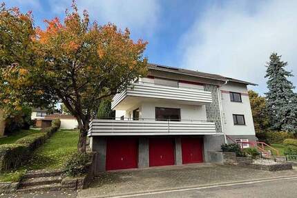 Viel Platz! Viele Optionen! Dreifamilienhaus mit ELW und 5 Garagen 8 zimmer