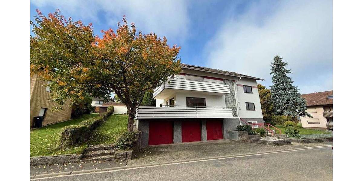 Viel Platz! Viele Optionen! Dreifamilienhaus mit ELW und 5 Garagen 8 zimmer