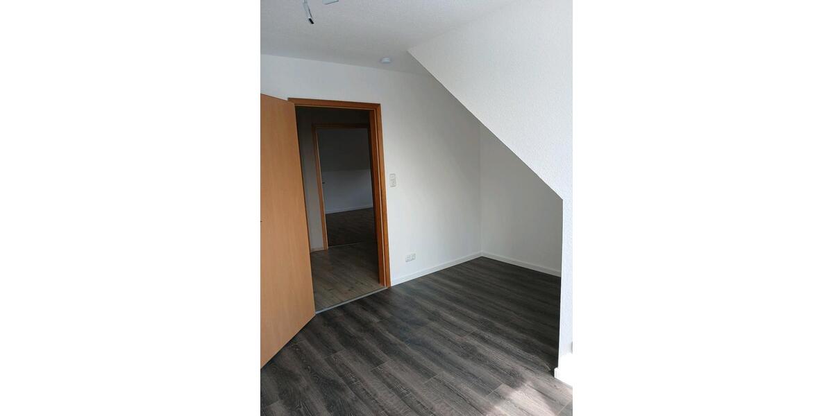 Dachgeschoßwohnung Schülldorf - 2.5 Zimmer, 82 m&sup2;, 750&euro; | Angebot:26412529