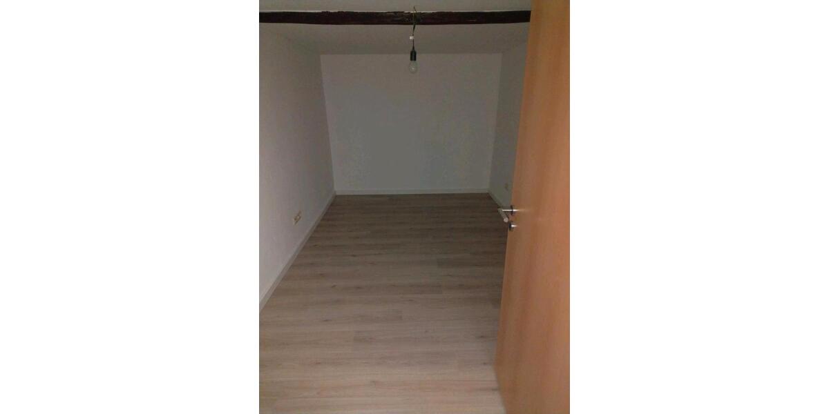 Dachgeschoßwohnung Buttstädt - 3 Zimmer, 75 m&sup2;, 750&euro; | Angebot:26003028