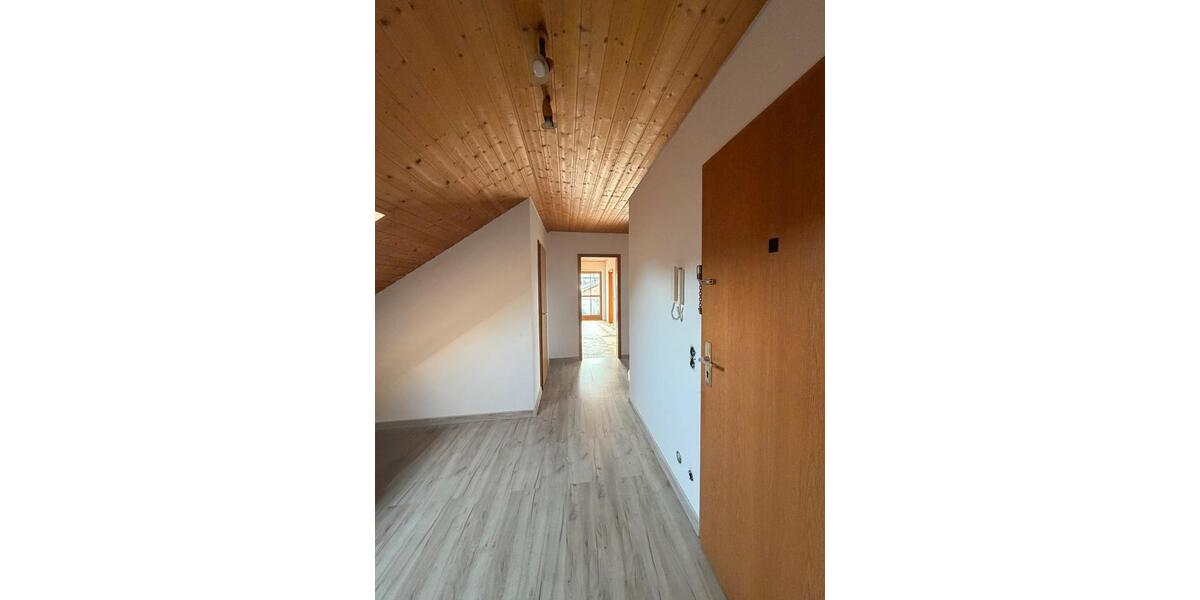 Dachgeschoßwohnung Burgkirchen an der Alz - 5 Zimmer, 100 m&sup2;, 850&euro; | Angebot:25512594