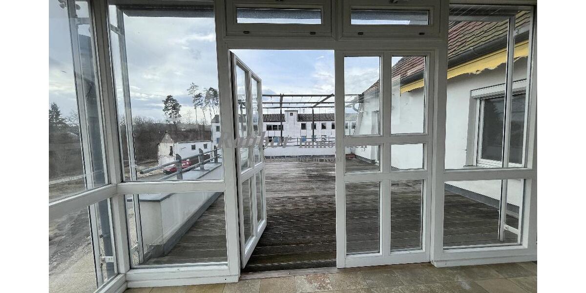 Außergewöhnliche und sehr großzügige 5 Zimmer Mansardenwohnung mit Dachterrasse und Wintergarten - Terrassenwohnung Roth Eckersmühlen | Angebot:26737654