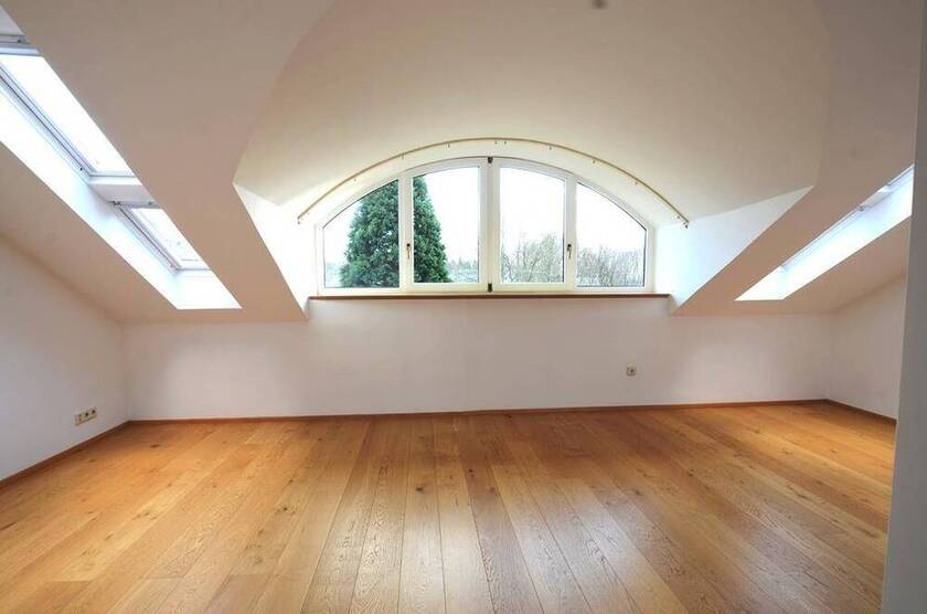 Exklusives Einfamilienhaus mit 2 EinliegerWohnungen* hochwertige Ausstattung * großzügige Raumaufteilung * Wellnessbe...