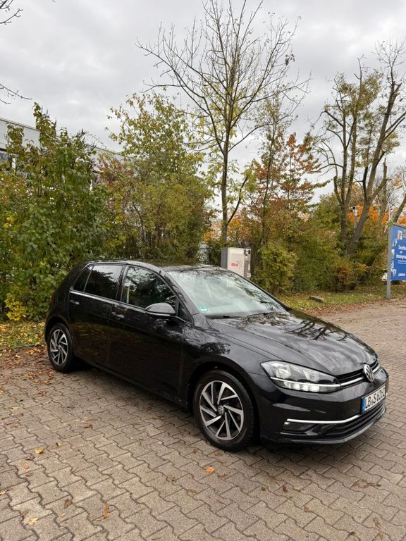 VW Golf 88.000 km 16.800 € Stuttgart 70378