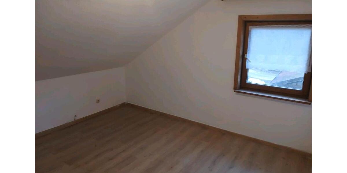 Dachgeschoßwohnung Rimbach - 3 Zimmer, 110 m&sup2;, 800&euro; | Angebot:25367426