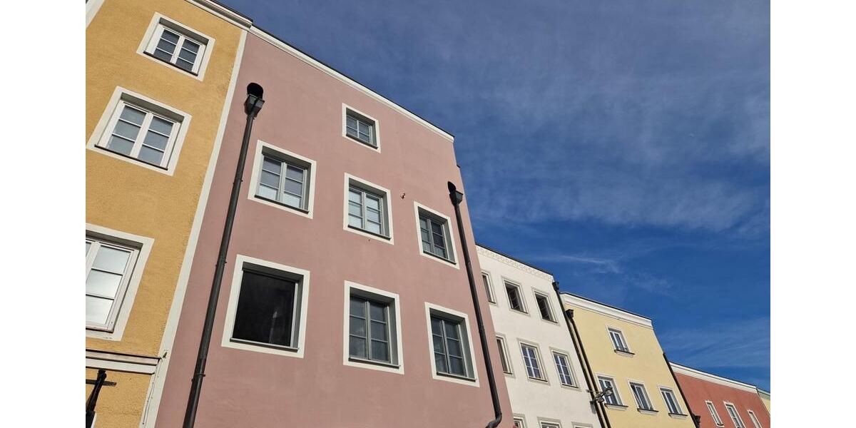 *Wunderschöner Altbau* Renovierte, großzügige Maisonettewohnung mit Dachterrasse in zentraler Lage 4 zimmer