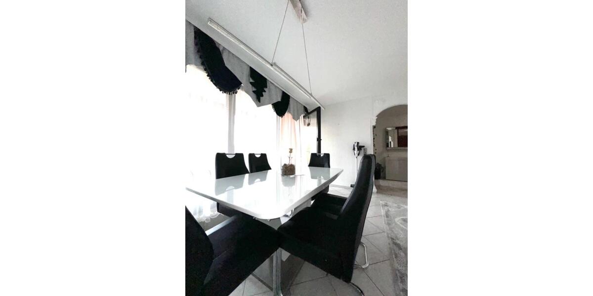 Etagenwohnung Wiesbaden Mainz-Amöneburg - 4 Zimmer, 110 m&sup2;, 1.700&euro; | Angebot:25950870