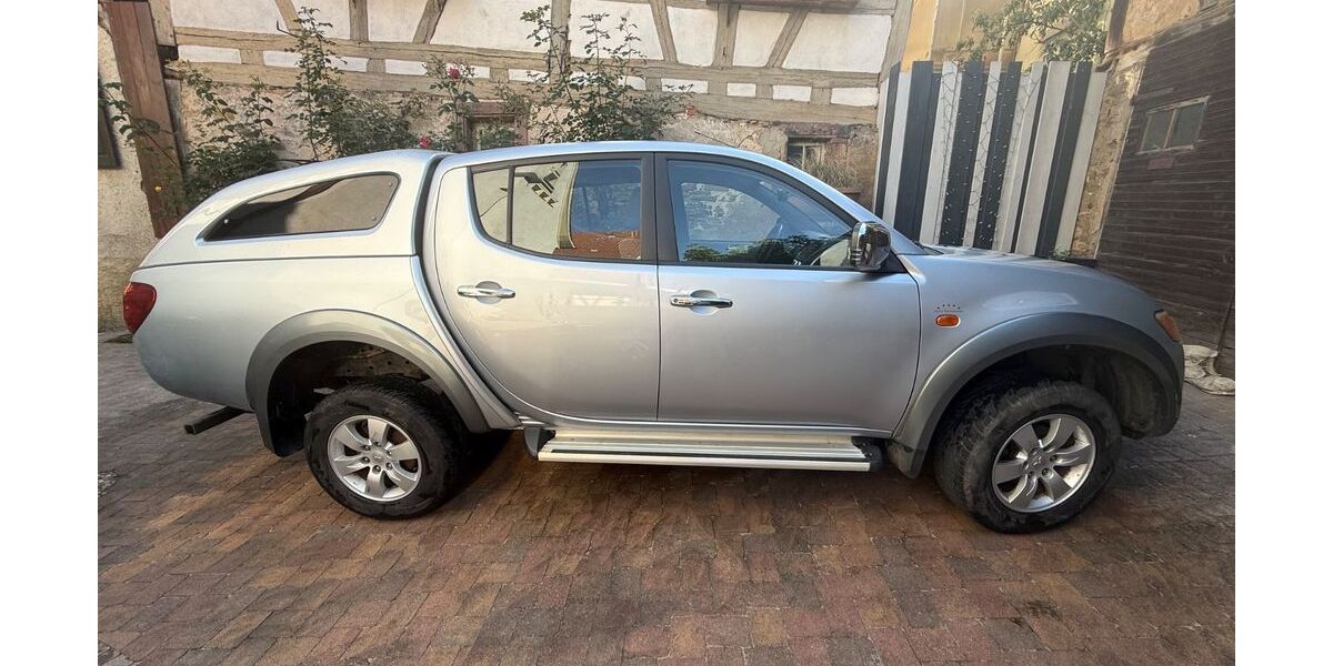 Mitsubishi L200 215.000 km 8.900 &euro; Neidenstein 74933