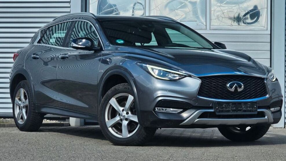 QX30