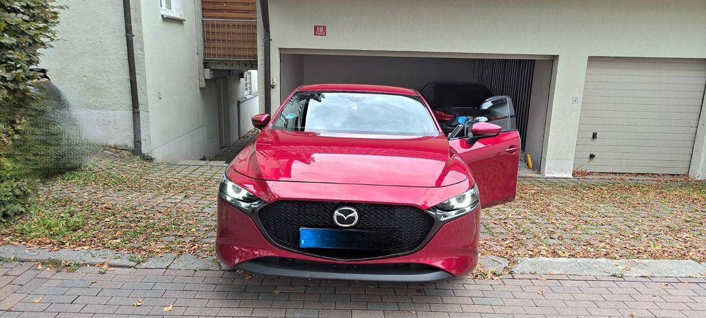 Mazda 3 45.000 km 18.400 € Freising 85354