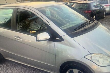 Mercedes-Benz 190 26.800 km 9.500 &euro; Troisdorf 53844